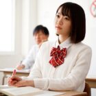 【画像+動画】 幸薄地味子が僕と付き合って垢ぬけた結果… 架乃ゆら