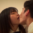 【画像+動画】 ホテル盗撮 もうおじさん無しではいられない！軽いパパ活のつもりが変態おじさんの超絶テクで初めてなのにイキまくり潮吹きまくる女子○生処女