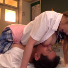 【画像+動画】 小悪魔寸止めとグリグリ顔騎で教師をバカにする生意気ヤリマンギャル達の挑発パンチラ学園