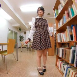 【画像+動画】 【VR】スカートうちわからのスカートもぐり