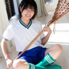 【画像+動画】 【VR】【発掘素人】その辺を歩いてそうなウブな部活女子○生なっちゃん、イキすぎ警報！初中出しVR【汁無双】