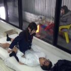 一般男女モニタリングAV マジックミラーの向こうには再婚したての母親！女子校生の娘と新しいお父さんが2人っきりの密室で1発10万円の連続射精SEXに挑戦！2 ダウンロード download