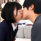 ボクだけの卒業式を開いてくれた優しい幼馴染と童貞卒業式までしちゃいました！童貞でイジメられていたボクは登校拒否に！そのまま卒業式当日も欠席！ ダウンロード download