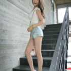 スレンダーなギャルがエッチな太ももを見せつけてる画像でオナろうぜ！[30枚]