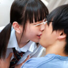 童貞をからかい挿入わずか1cmの空気椅子状態で童貞卒業寸止めする小悪魔女子〇生！ 焦らしに焦らして面白がる小悪魔女子は結局我慢できなくなって… ダウンロード download