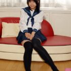 女が服を着たままニーソでＨな事してくれる画像が即ヌキ確実ww[36枚]