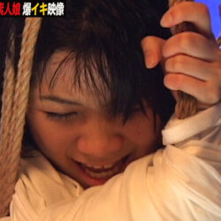 包帯で芋虫にされた挙句に秘唇を弄ばれる娘と全裸で吊るされて蝋燭と極太ディルドの餌食になる女 ダウンロード download