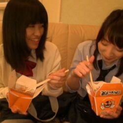 セックスに興味津々な女学生2人組 アホで限度を知らないからアソコが赤くなるまで生チ○ポをブっ込んで教えてあげた！ ダウンロード download