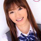 【ソクヌキ】電車内で指マンでマ○コ濡らされ、イラマチオで口内射精されちゃう制服女子！手でマ○コを擦られ、指を中にズボズボ。別の男には無理矢理チ○ポを口に挿れられひたすらイラマチオ！激しい腰振りから、ザーメン全部口内射精！ 絵色千佳 ダウンロード download