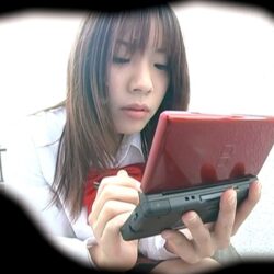 盗撮 すわってる女子校生 股間をじっくり覗きたい ダウンロード download