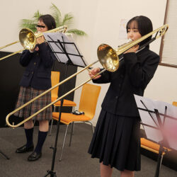 吹奏楽部J●痴●ガチナマ路線 お嬢様マ●コに生おぢ精子を響かせる恥辱中出し演奏会 ダウンロード download